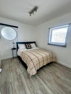 3 bedroom luxurious apartment in Clifton - 1