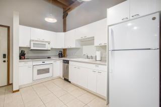 Downtown and Waterfront 2BDR Condo in Grand Haven 110 - 0