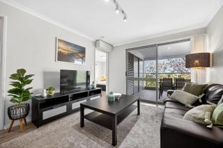 Modern Coastal Retreat 2BR Apt in Rockingham - Rockingham - 4