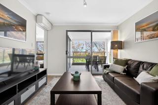 Modern Coastal Retreat 2BR Apt in Rockingham - Rockingham - 1