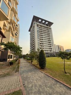 Mövenpick Apartments - Family 1 2 3 4 Bedroom at Penta Square Mall & Residency DHA Phase 5 Lahore - Lahore - 9