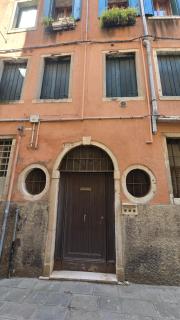 The Golden Secret Court - Venice - 7