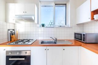 Cosy 1BR Apartment in heart of Elwood - Melbourne - 2