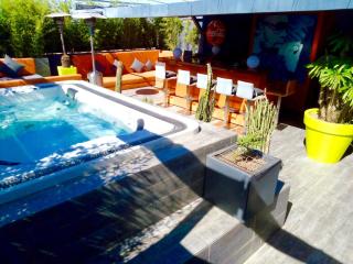 Apartment with Private Rooftop & Jaccuzzi - 0