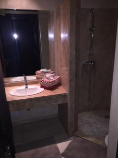 Apartment with Private Rooftop & Jaccuzzi - Marrakech - 6