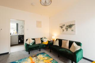 2 Bedroom Home with 6 Separate Beds, a Garden and Free Parking - 9