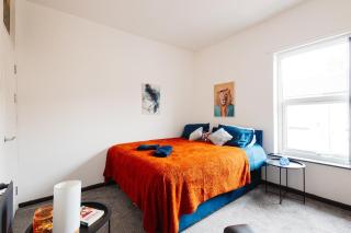 2 Bedroom Home with 6 Separate Beds, a Garden and Free Parking - Halton - 6