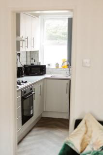 2 Bedroom Home with 6 Separate Beds, a Garden and Free Parking - Halton - 4