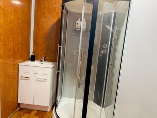 Ensuite Container Stay for 2 - Auckland - 8