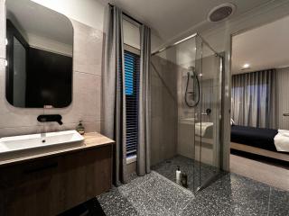 Deluxe Master Bedroom in a Peaceful and Luxury House - Wyndham Vale - 5