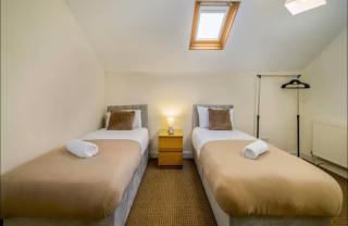 The Red Retreat, 7 Separate Beds, Garden, Free Parking - Crosby - 3