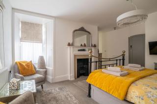 Mademoiselle's Boutique Holiday Accommodation - Whitby - 7