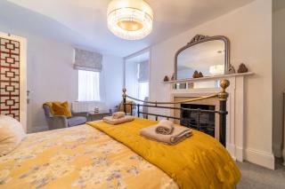 Mademoiselle's Boutique Holiday Accommodation - Whitby - 2