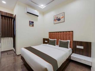 Collection O DTU Rohini Formerly Hotel Golden - New Delhi - 9