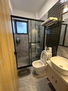Comfort living one bedroom apartment with fully equipped gym swimming pool private parking space, child play area and amazing scenic views - Nairobi - 2