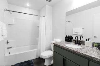 Centric 2BR In HEART of DTPHX Free Garage Parking - Phoenix - 8