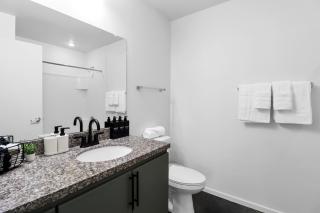 Centric 2BR In HEART of DTPHX Free Garage Parking - Phoenix - 7