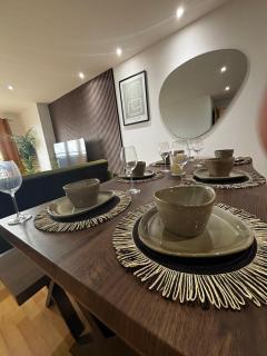 Modern TWO Bedroom Apartment Amazing Views Birmingham City Centre FREE Underground Parking - Birmingham - 2
