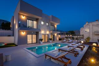 Terra House Luxury Living Between Mountain & Sea - 9