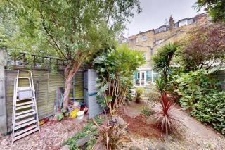 Bright 2 Bed With Patio & Backyard on Victoria Park - Londra - 4