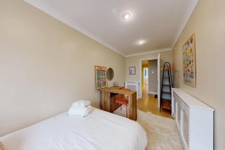 Bright 2 Bed With Patio & Backyard on Victoria Park - Londra - 7