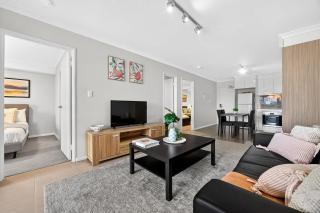 Coastal Comfort in Rockingham 2BR Apartment with Parking & Balcony - Rockingham - 1