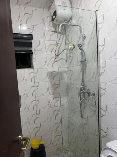 FULLY FURNISHED DAILY FLAT RENTALS AND APARTMENT RENTAL AT IPAM SELF SERVICE 2BEDROOM And 1 BED APARTMENT IN NEW OWERRI IMO STATE, WITH FREE SHUTLE PICK UP WITHIN OWERRI, kitchen and all living amenities included a home away from home, better than a hotel - - 6
