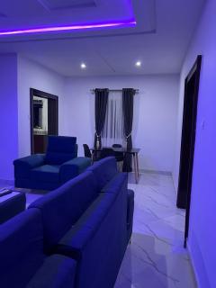 FULLY FURNISHED DAILY FLAT RENTALS AND APARTMENT RENTAL AT IPAM SELF SERVICE 2BEDROOM And 1 BED APARTMENT IN NEW OWERRI IMO STATE, WITH FREE SHUTLE PICK UP WITHIN OWERRI, kitchen and all living amenities included a home away from home, better than a hotel - - 8