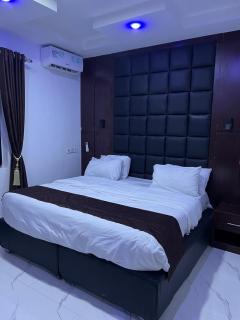 FULLY FURNISHED DAILY FLAT RENTALS AND APARTMENT RENTAL AT IPAM SELF SERVICE 2BEDROOM And 1 BED APARTMENT IN NEW OWERRI IMO STATE, WITH FREE SHUTLE PICK UP WITHIN OWERRI, kitchen and all living amenities included a home away from home, better than a hotel - - 4