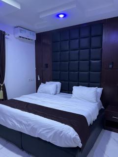 FULLY FURNISHED DAILY FLAT RENTALS AND APARTMENT RENTAL AT IPAM SELF SERVICE 2BEDROOM And 1 BED APARTMENT IN NEW OWERRI IMO STATE, WITH FREE SHUTLE PICK UP WITHIN OWERRI, kitchen and all living amenities included a home away from home, better than a hotel - - 3