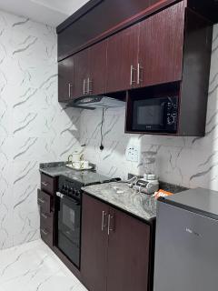 FULLY FURNISHED DAILY FLAT RENTALS AND APARTMENT RENTAL AT IPAM SELF SERVICE 2BEDROOM And 1 BED APARTMENT IN NEW OWERRI IMO STATE, WITH FREE SHUTLE PICK UP WITHIN OWERRI, kitchen and all living amenities included a home away from home, better than a hotel - - 9