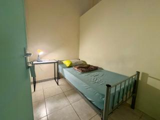 Backpacker's Bed - No Parking - 6