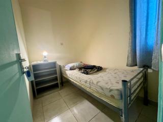 Backpacker's Bed - No Parking - Abu Dhabi - 4
