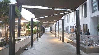 Masdar 2BR Apt Cozy Calm Poolside - Abu Dhabi - 9