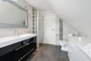 Large apartment with 5 bedrooms, 2 bathrooms and roof terrace - Ålesund - 9