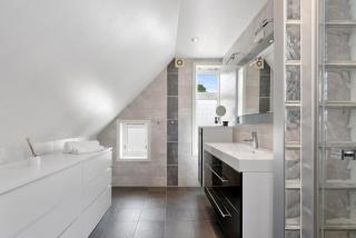 Large apartment with 5 bedrooms, 2 bathrooms and roof terrace - 6