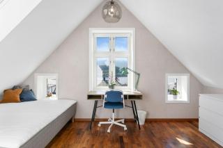 Large apartment with 5 bedrooms, 2 bathrooms and roof terrace - Ålesund - 5