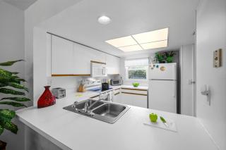 Peaceful condo with pool across from South Beach - 3