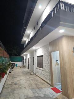 Hotel Dharmaji Paradise - Mount Ābu - 1