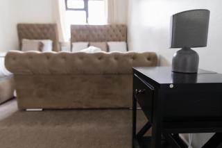 3 Beds D'luxe Home In Gillingham Kent - Rainham - 9