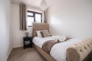3 Beds D'luxe Home In Gillingham Kent - Rainham - 6