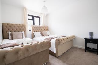 3 Beds D'luxe Home In Gillingham Kent - Rainham - 5