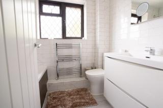 3 Beds D'luxe Home In Gillingham Kent - Rainham - 4