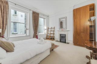 The Bedford Belle - Bloomsbury - By Frankie Says - London - 6