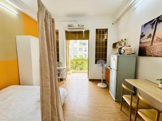 Private Kitchen Balcony Or Window Apart 1km From Airport - Ho Chi Minh - 0