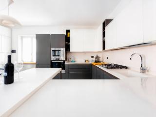 LAKESIDE SERENITY ESCAPE - Free Wi-Fi and Private Parking Included - Paratico - 8