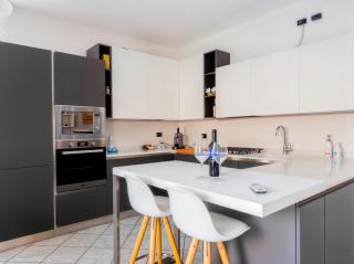 LAKESIDE SERENITY ESCAPE - Free Wi-Fi and Private Parking Included - Paratico - 5