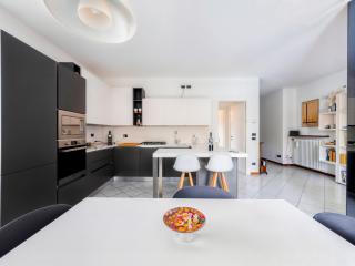 LAKESIDE SERENITY ESCAPE - Free Wi-Fi and Private Parking Included - Paratico - 7