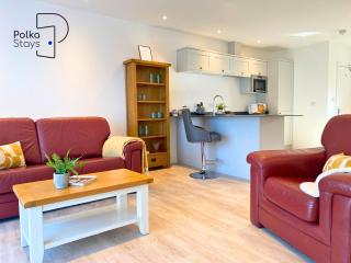 No 6 PolkaStays Ivy Farm Orchard Suite - - 9