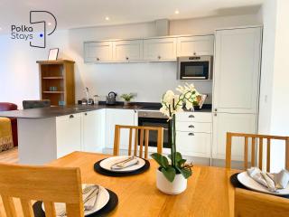 No 6 PolkaStays Ivy Farm Orchard Suite - - 8
